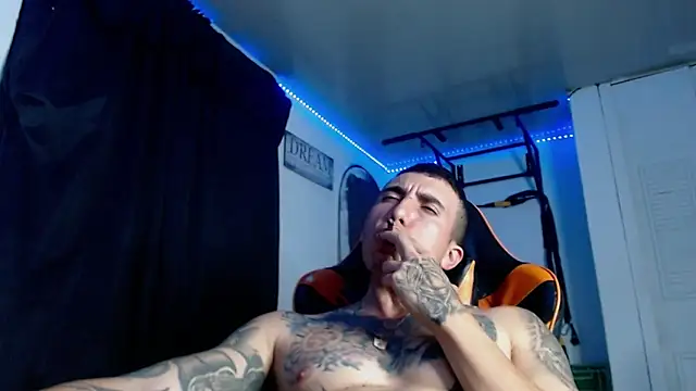 Chatroom XXX en direct de Adam_Hudsond