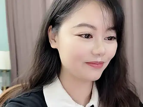 sarah111's Live XXX Chat