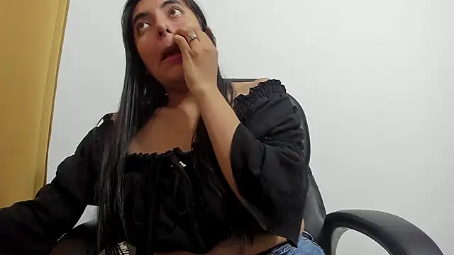 Chat XXX en directo de emilysex_118