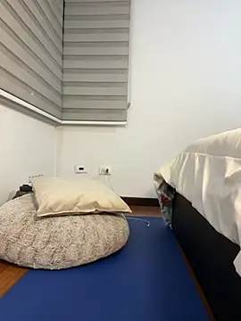 XXX chat uživo modela Belkaj