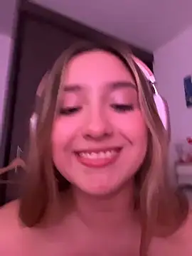 MoraInFire's Webcam Show