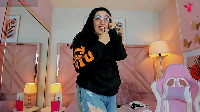 Chat XXX ao vivo de DemiJones_