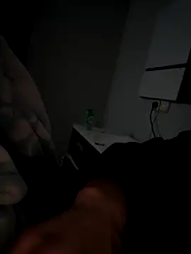 Antonn6969: διαδικτυακό σόου στην κάμερα