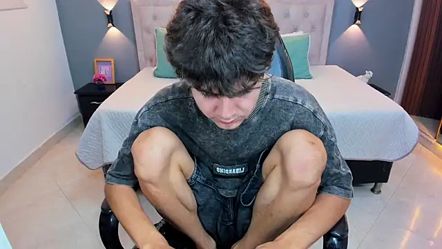 Tommy18__ 라이브 XXX 채팅