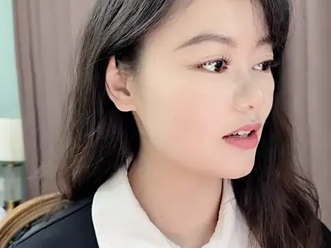 sarah111 Adlı Modelin Canlı XXX Sohbeti