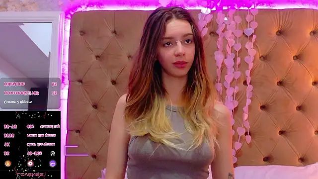 CoraVex Adlı Modelin Canlı XXX Sohbeti