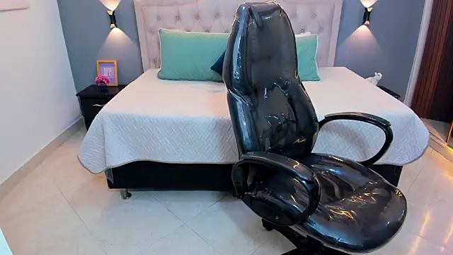 Chatroom XXX en direct de Tommy18__