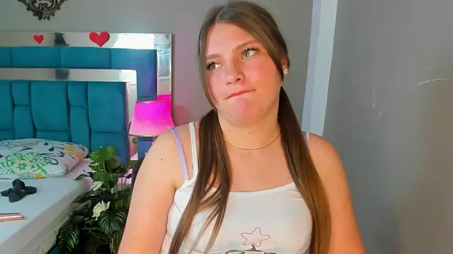 Chatroom XXX en direct de LiiaVelvet