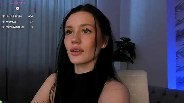 Chat +18 de Aria_Mila ao vivo