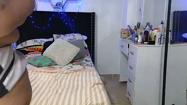 charlotte_077 – Naživo XXX chat