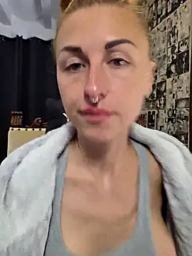 kylie_blck Adlı Modelin Canlı XXX Sohbeti