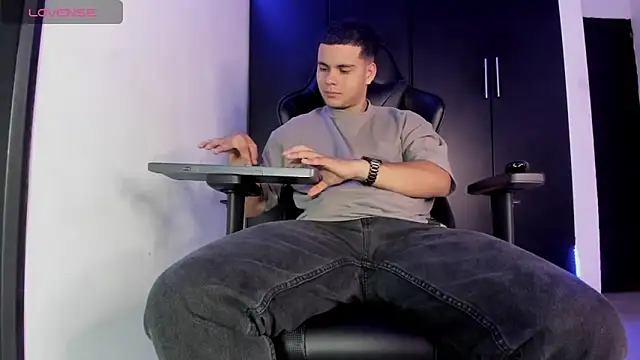 Chatroom XXX en direct de Liam_Mateo