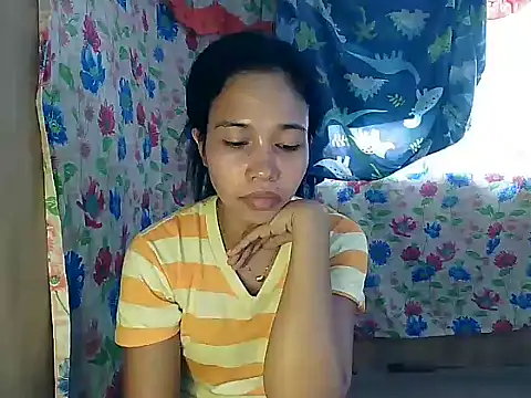 PinaySkinnyGirl's Live XXX Chat