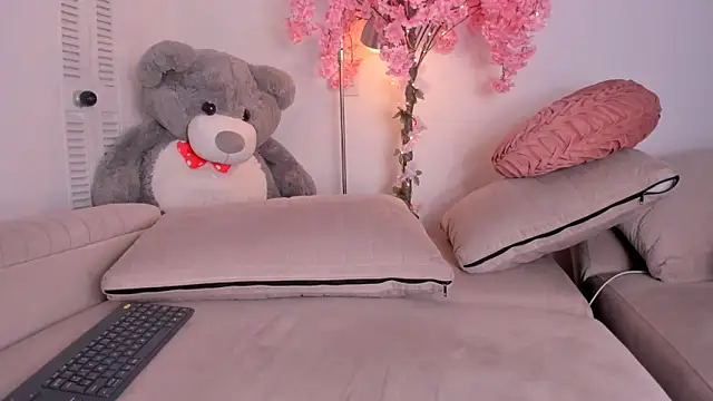 kitty_miaa লাইভ XXX চ্যাট