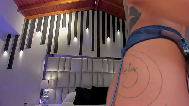 Онлайн чат XXX KayraLanne