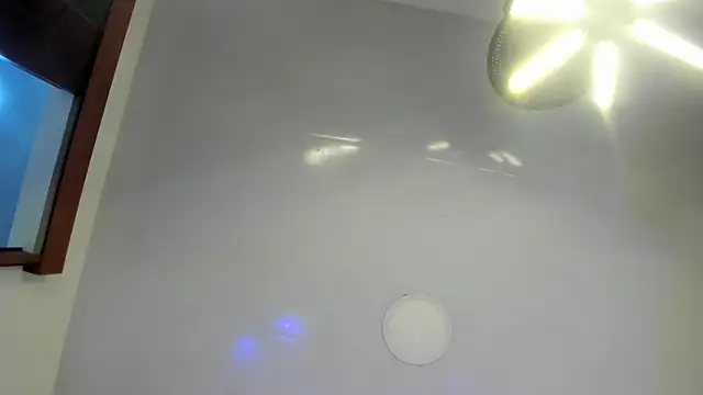 LittleeJazのライブXXXチャット