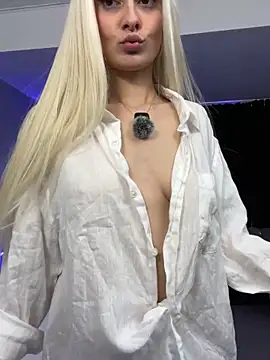 SelenaDaze élő XXX-chatje