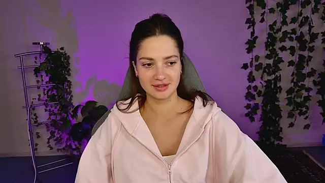 KiraVair Adlı Modelin Canlı XXX Sohbeti