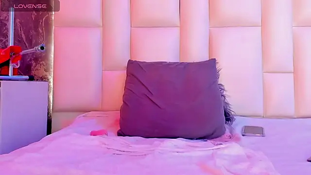 Онлайн чат XXX AntonellaQueenn