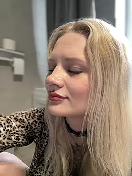 BlondeDoll_: διαδικτυακό σόου στην κάμερα