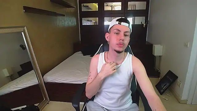 KrewVaughn Webcam show