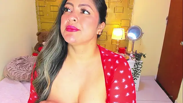 Julia_Haye élő XXX-chatje