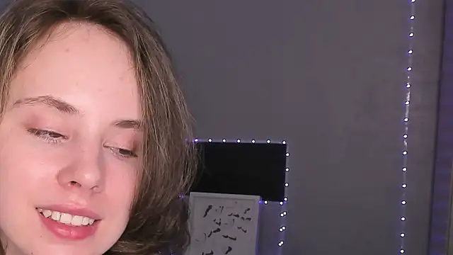 CrystaLeah: онлайн-секс-чат