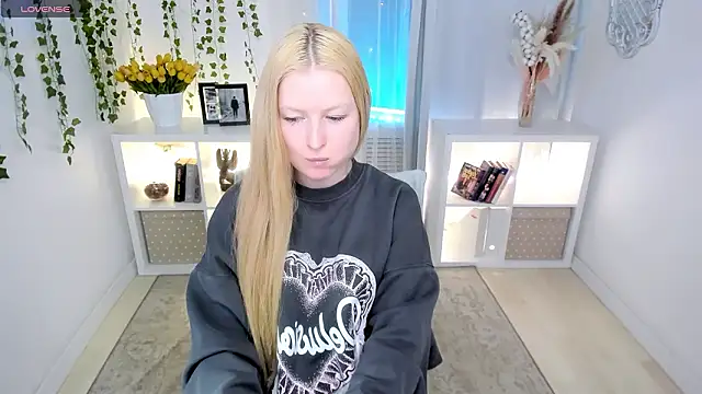 Laly_Peach: онлайн-секс-чат