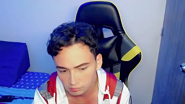 Mathias_twinkk: διαδικτυακό σόου στην κάμερα