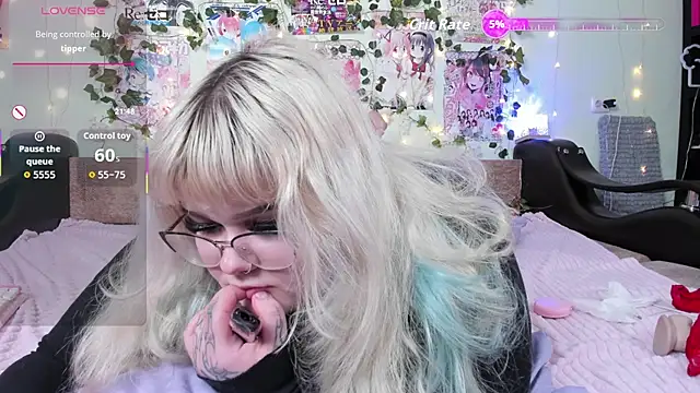 _CandyM1lky_ Chat XXX live