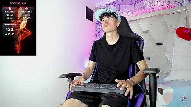 johnny_cagee: απευθείας συνομιλία ΧΧΧ