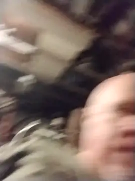 Reddog833 Show in webcam