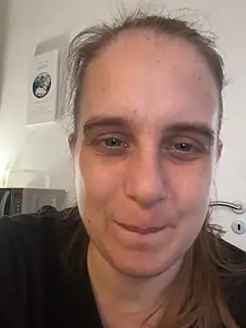 Chantalee 在線直播表演