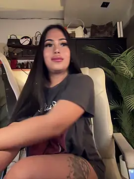 BigDominaMia Webcam show