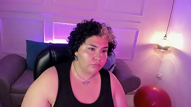 Wen_Jones: διαδικτυακό σόου στην κάμερα