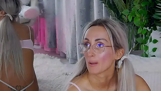 XXX chat uživo modela IsabelleEthan