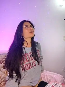 NayeCloud live XXX chat