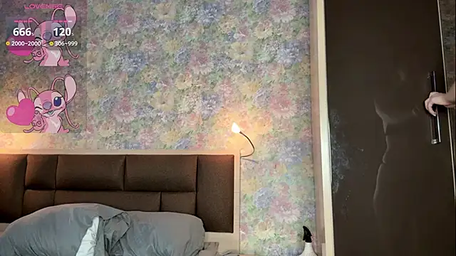 Chatroom XXX en direct de LoraDavi