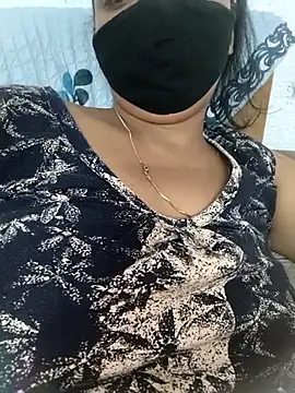 Hot-Tinaa Adlı Modelin Canlı XXX Sohbeti