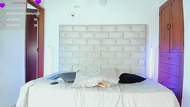 Chat +18 de DulceJones ao vivo