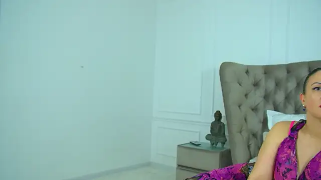 ElinaBellucci's Live XXX Chat