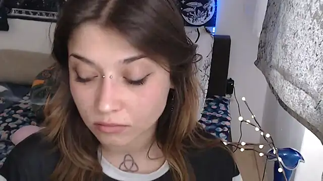 AlienforTwenty élő XXX-chatje