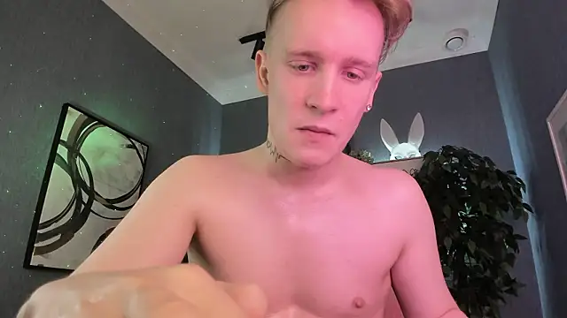 Show modela AlexxSweet na web-kameri