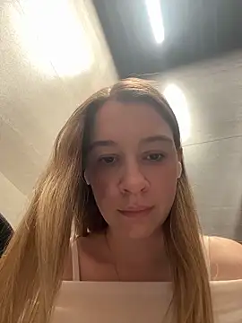 SashaCatt Adlı Modelin Canlı XXX Sohbeti