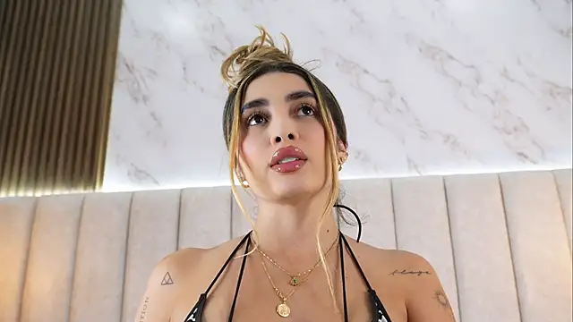 Show de Annyy_Rosse na webcam