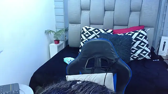 evelin_zaens' Live XXX Chat