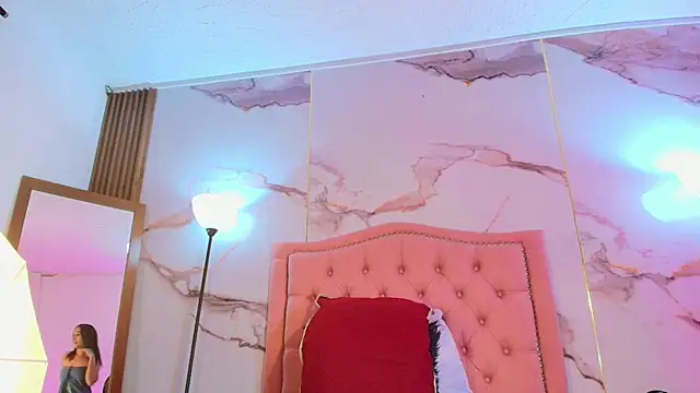 AlyaThompson Adlı Modelin Canlı XXX Sohbeti