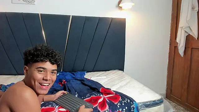 Enzo_love18 Webcam-Show