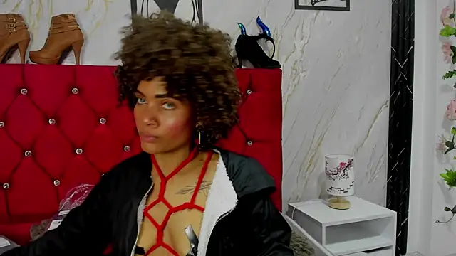 SofyAdamss élő XXX-chatje