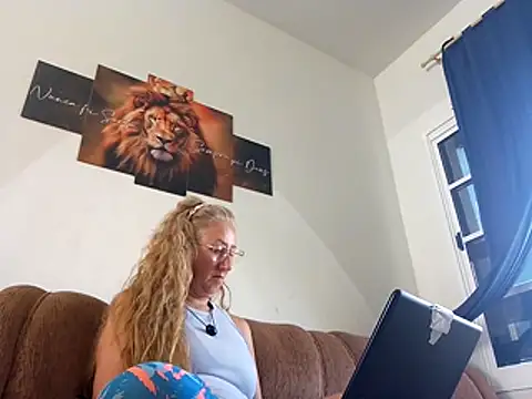 MILEIDE980 élő XXX-chatje